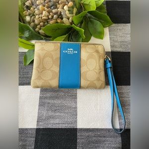 Coach Corner Zip Wristlet F58035 in khaki and blue - smoke and pet free home